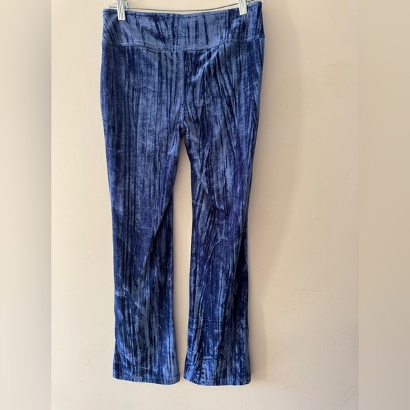 Urban Outfitters Kimchi Blue Crushed Velvet Flare Pants - Picture 5 of 8